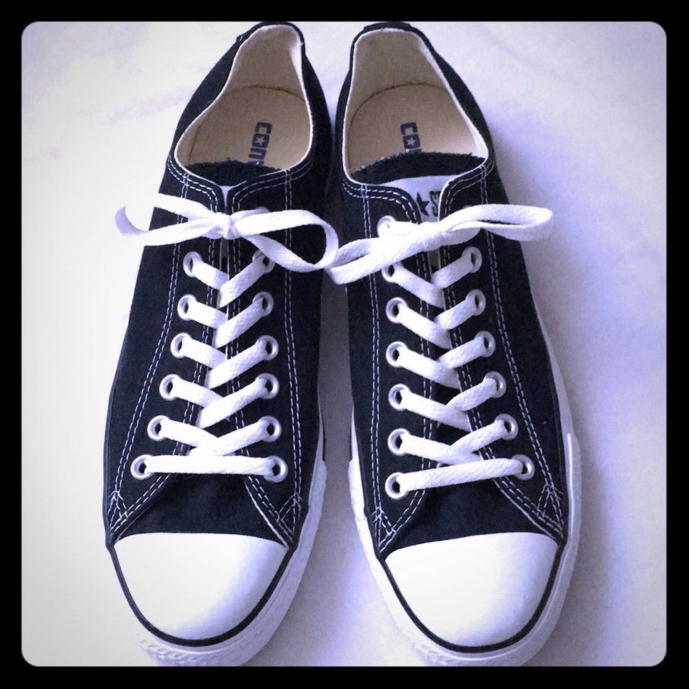 Converse Chuck Taylor’s low, like new